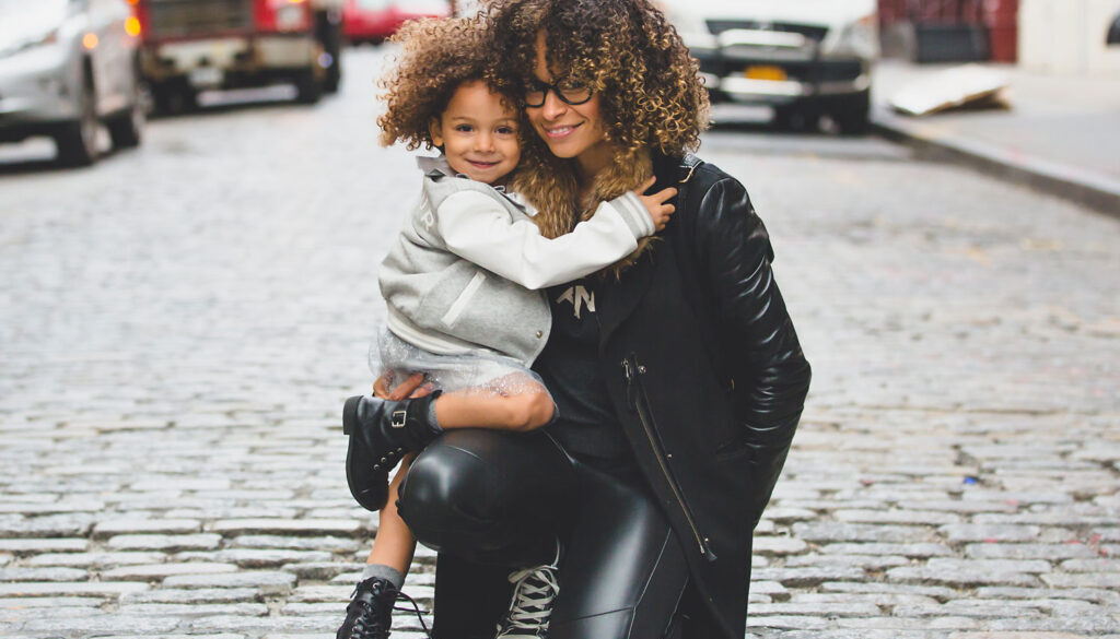 mother-pose-with-daughter