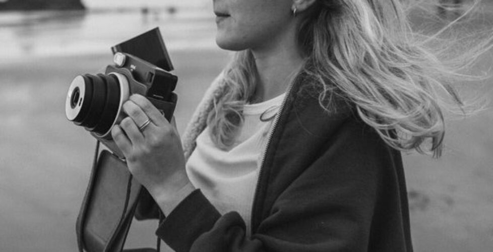 girl-with-camera-600x760-1