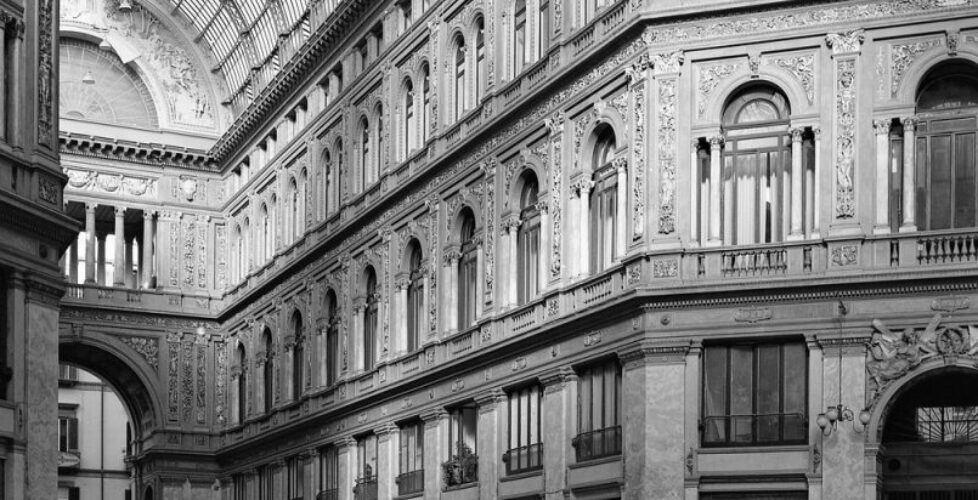 naples-1537048_1280-805x1024-1