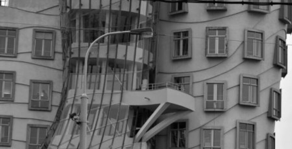 prague-1536528_1280-677x1024-450x700-1