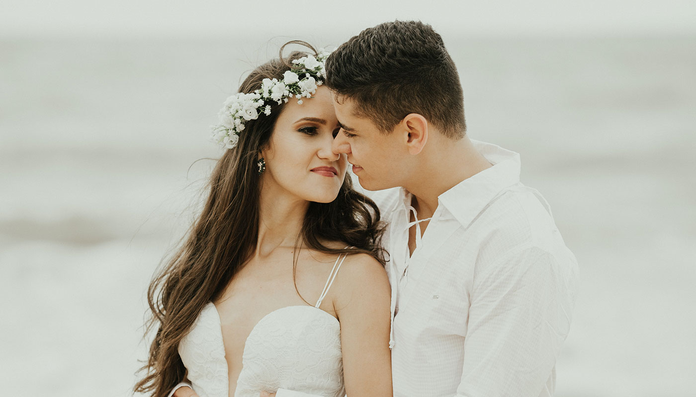 Unique engagement shoot ideas during the summer time