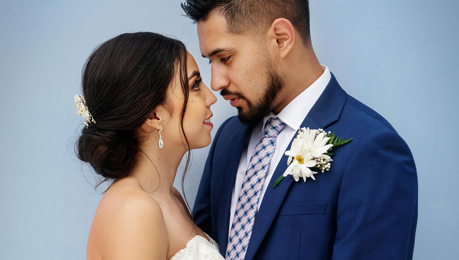 We’re swooning over these elegant outdoor wedding photos