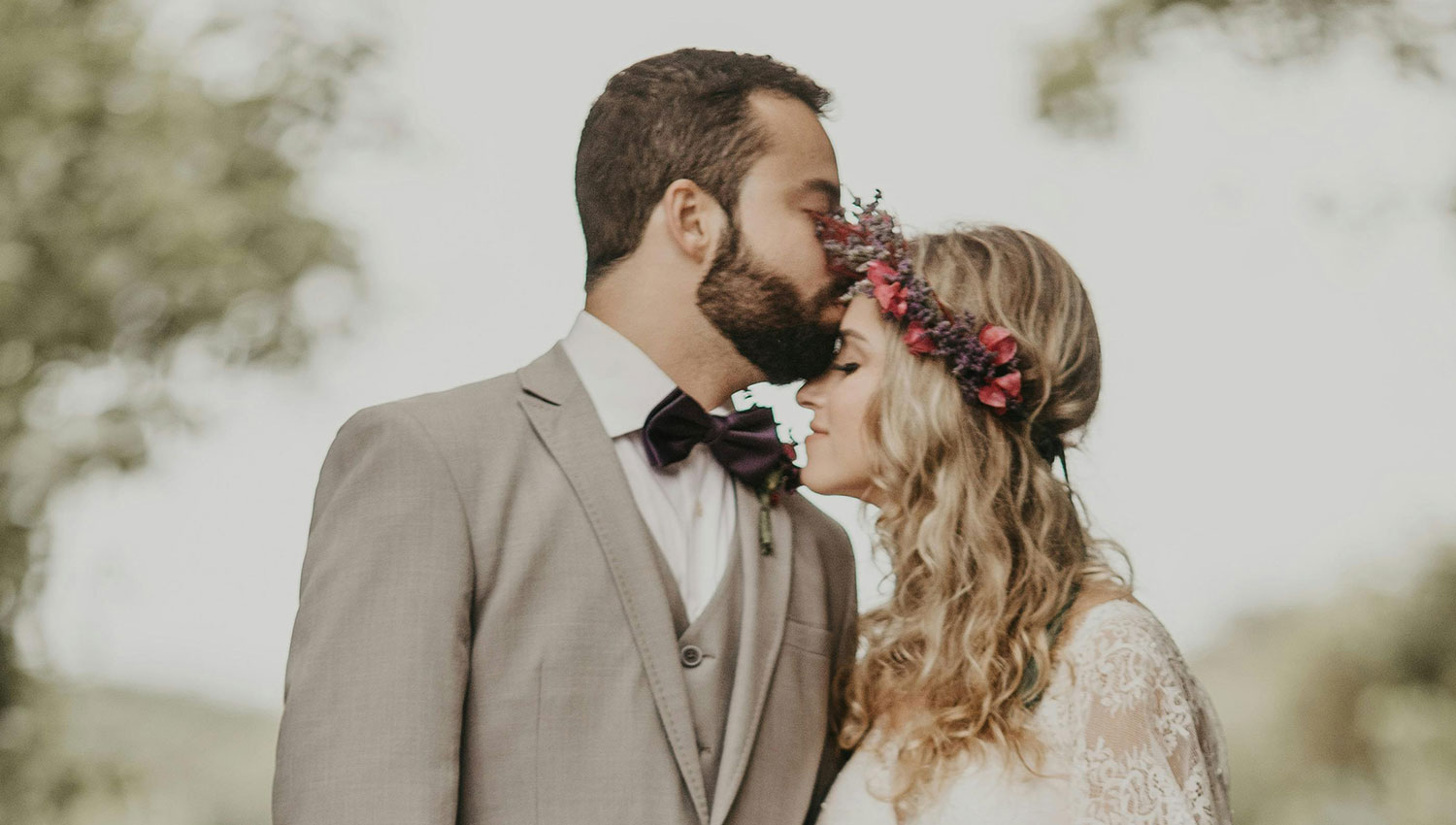 Inside this dreamy and romantic pre-wedding photoshoot