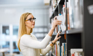 girl-at-library