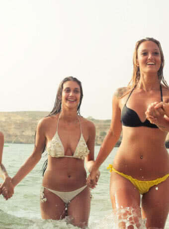 girls-on-bikini